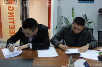 中国钜轩广东快速补漆,漆面快修,划痕修复加盟商邓总