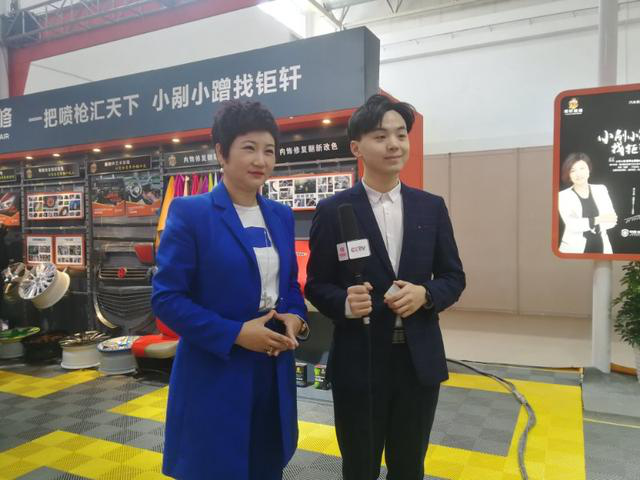 央视采访1